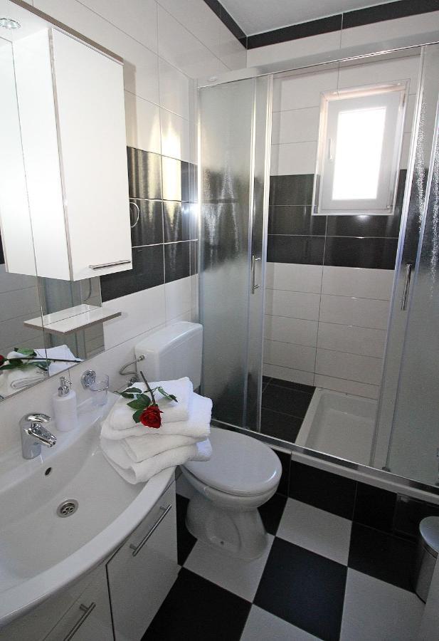 Apartmani Bozena Makarska Exterior foto