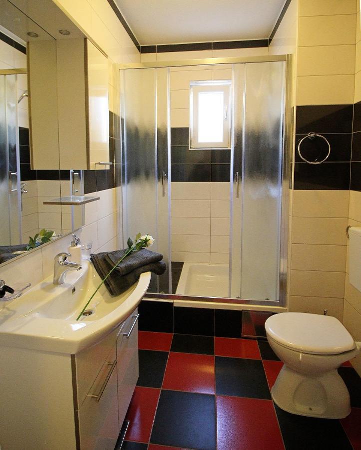 Apartmani Bozena Makarska Exterior foto